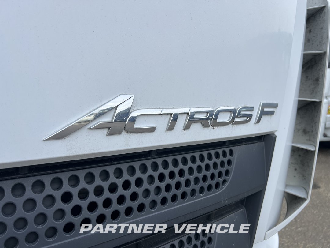 frontLeft : Mercedes Actros 1851 Tractor