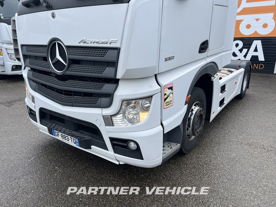 frontLeft : Mercedes Actros 1851 Tractor