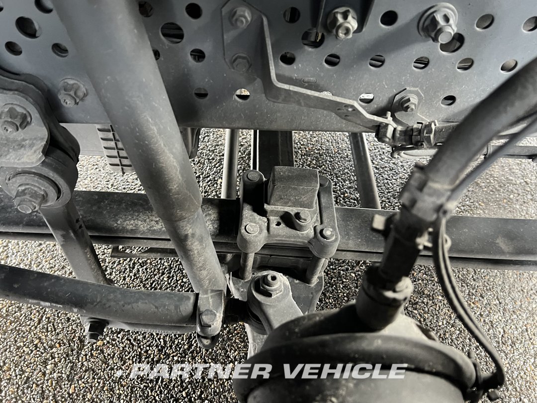 frontLeft : Mercedes Actros 1851 Tractor