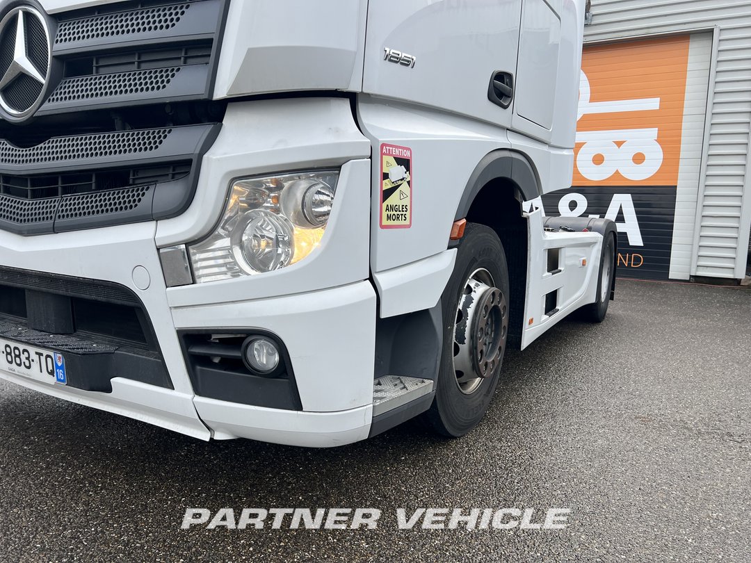 frontLeft : Mercedes Actros 1851 Tractor