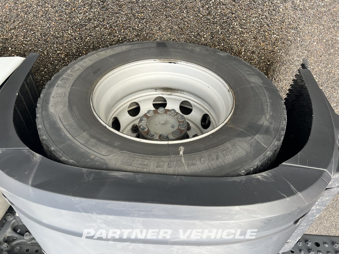 frontLeft : Mercedes Actros 1851 Tractor