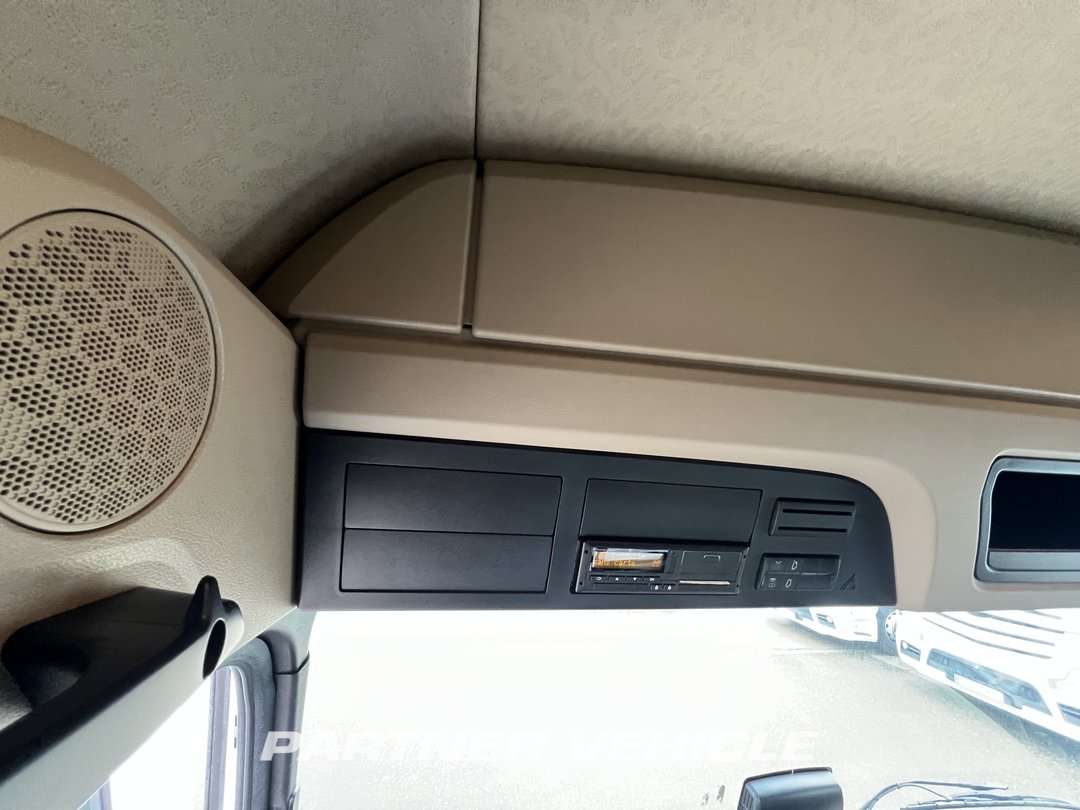 frontLeft : Mercedes Actros 1851 Tractor