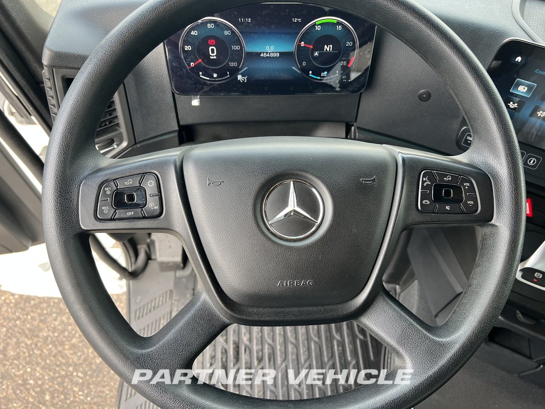 frontLeft : Mercedes Actros 1851 Tractor
