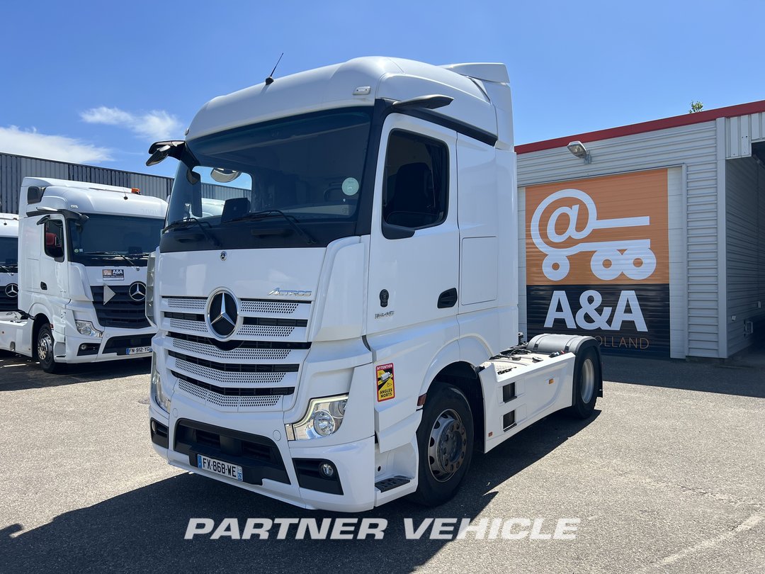 frontLeft : Mercedes Actros 1845 Влекач