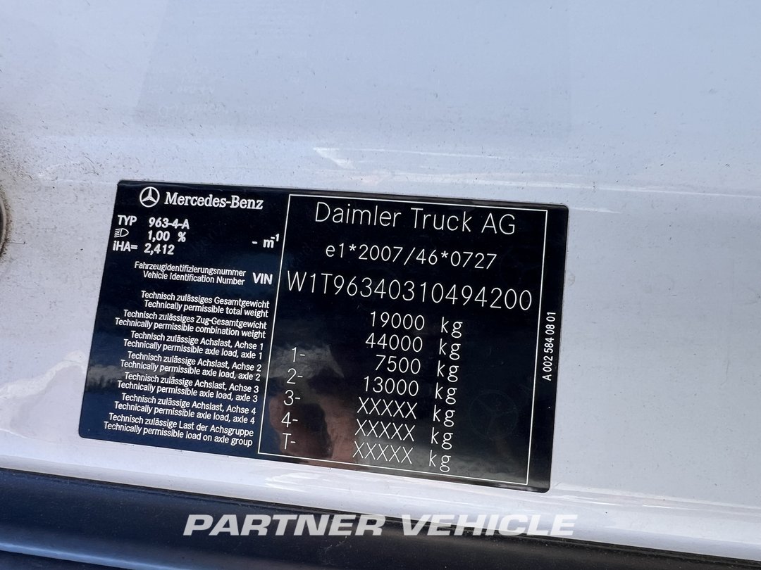 frontLeft : Mercedes Actros 1845 Влекач