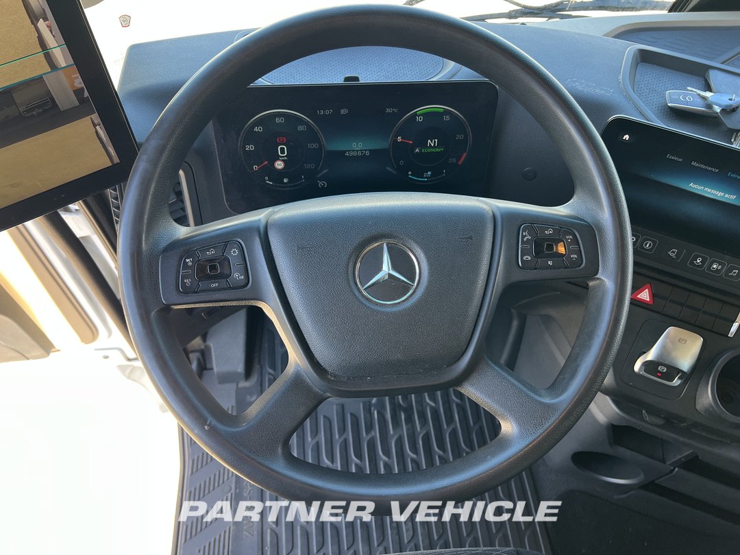 frontLeft : Mercedes Actros 1845 Влекач