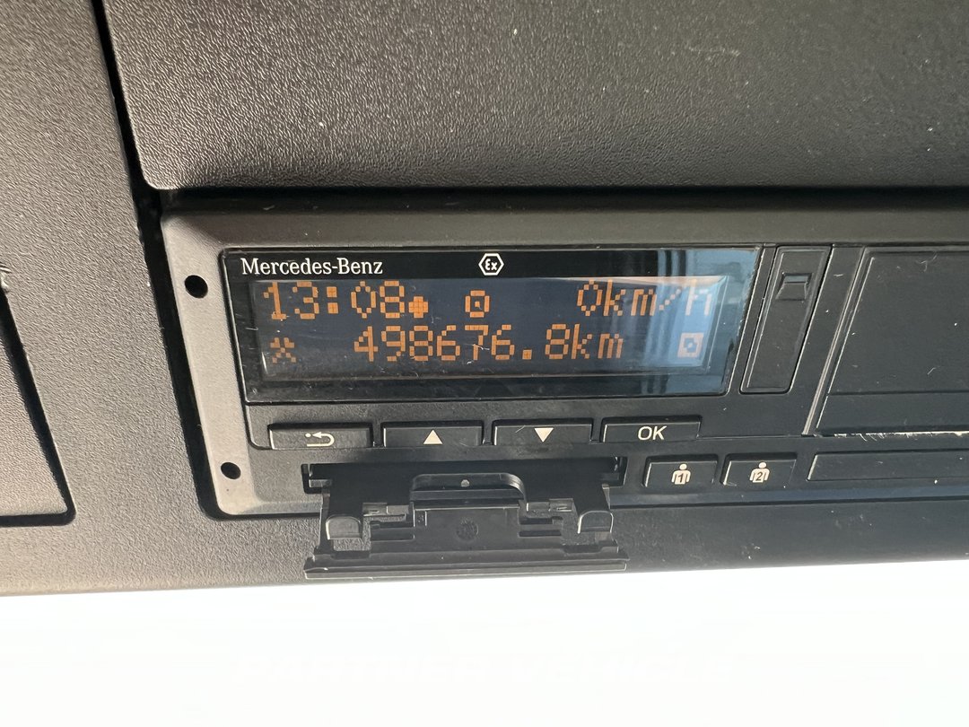 frontLeft : Mercedes Actros 1845 Влекач