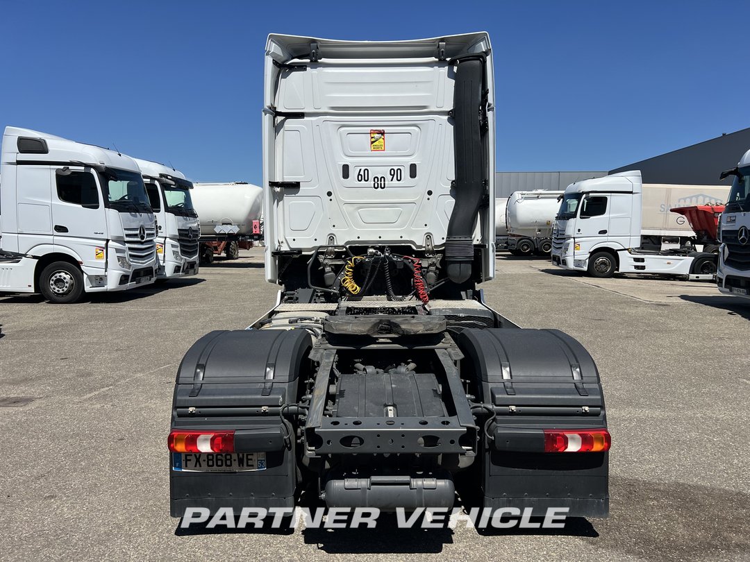 frontLeft : Mercedes Actros 1845 Влекач