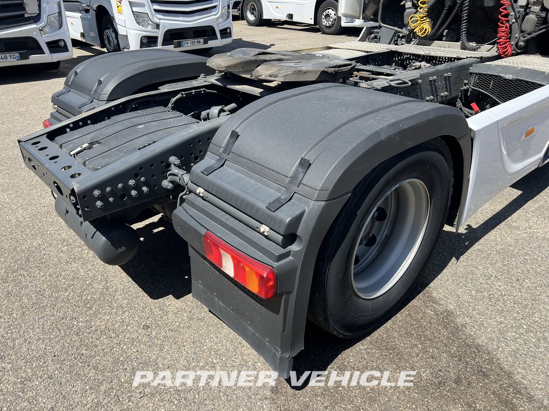 frontLeft : Mercedes Actros 1845 Влекач