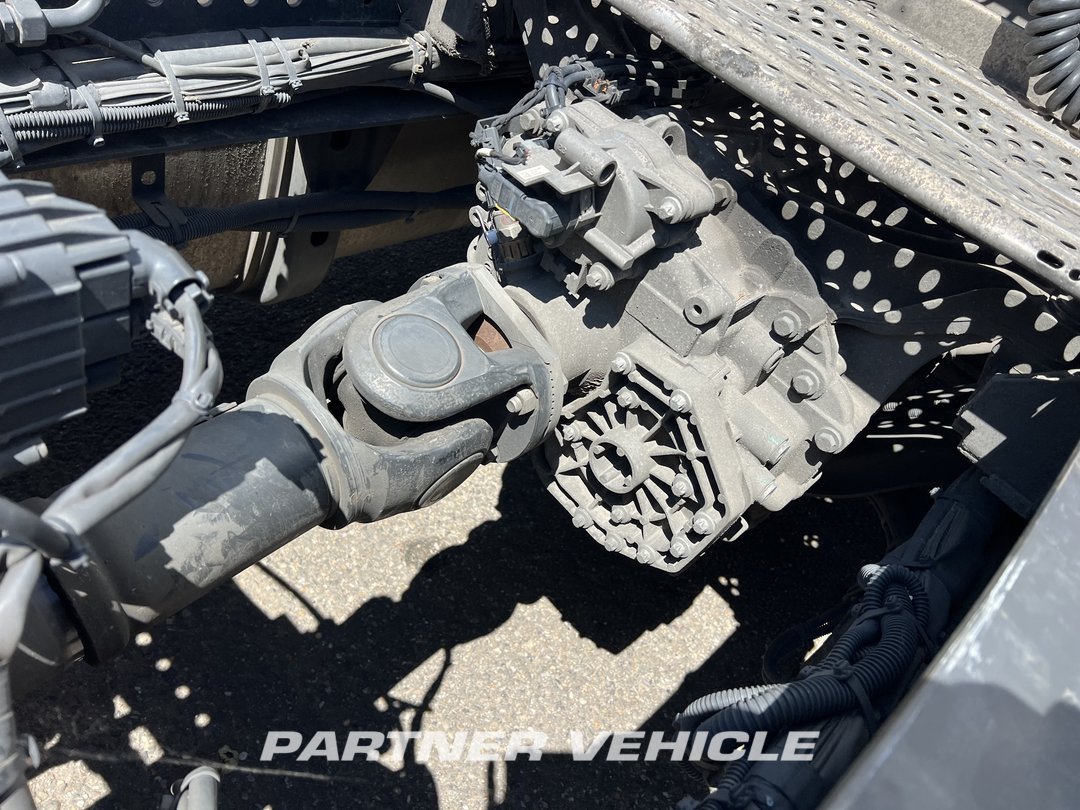 frontLeft : Mercedes Actros 1845 Влекач