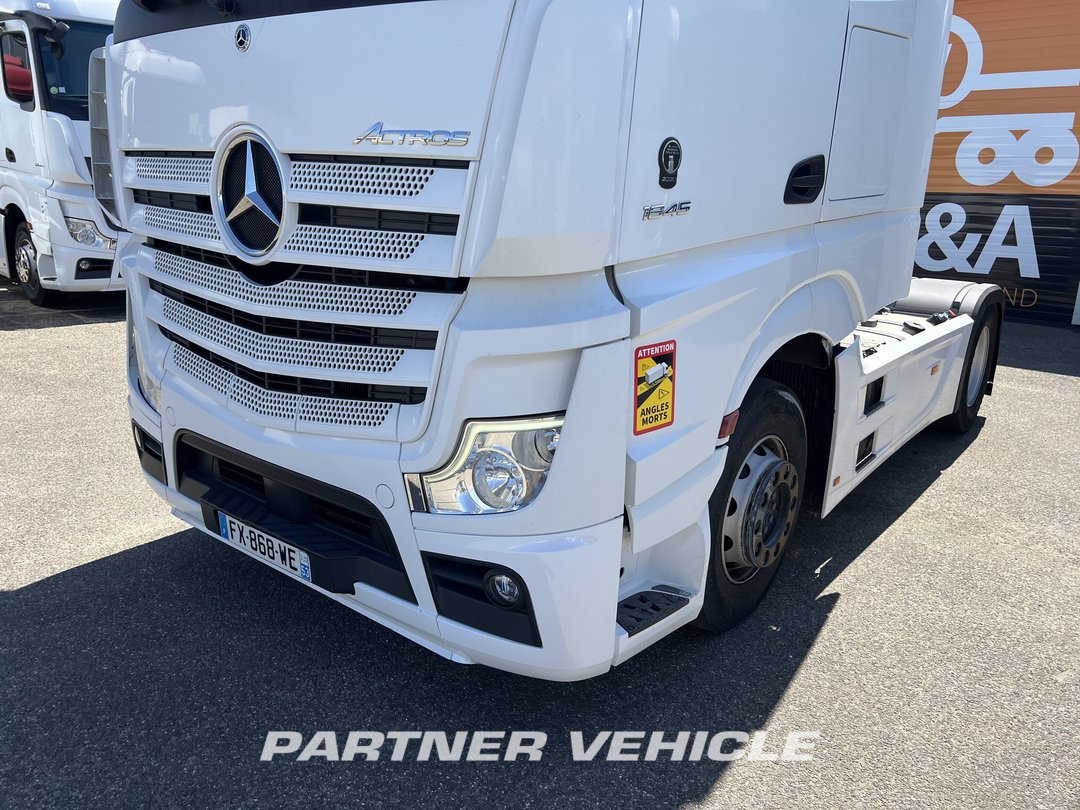 frontLeft : Mercedes Actros 1845 Влекач