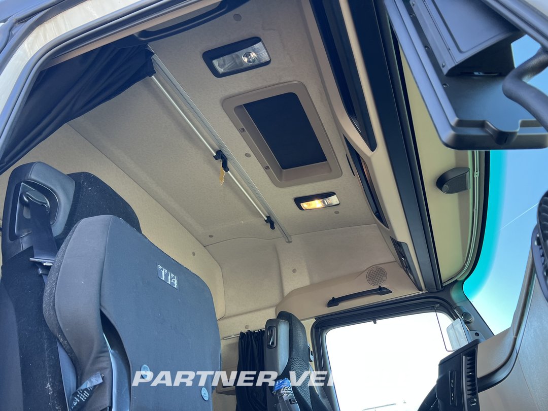 frontLeft : Mercedes Actros 1848 Влекач
