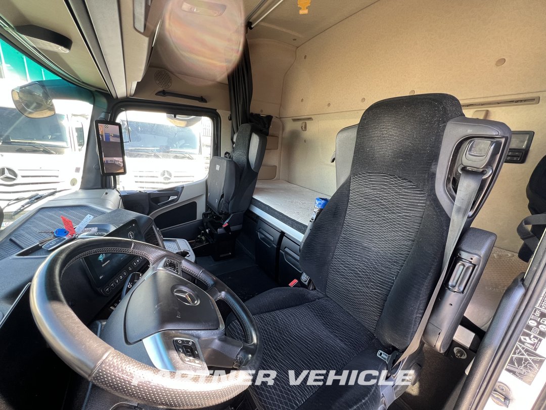 frontLeft : Mercedes Actros 1848 Влекач
