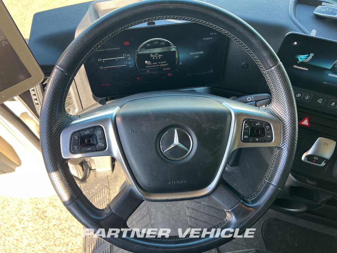 frontLeft : Mercedes Actros 1848 Влекач