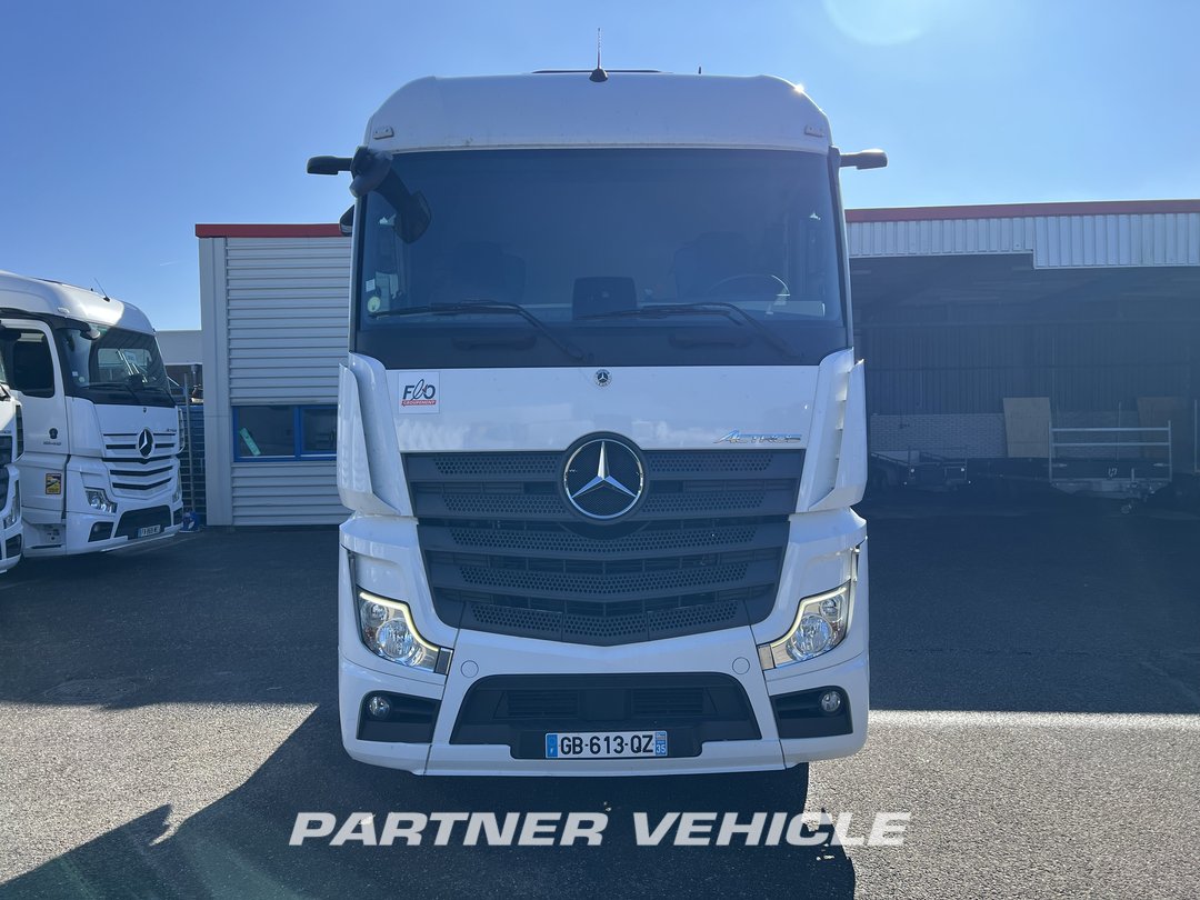 frontLeft : Mercedes Actros 1848 Влекач