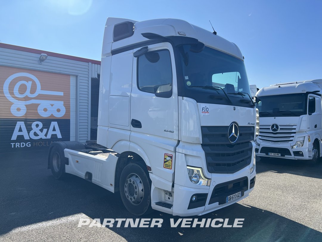 frontLeft : Mercedes Actros 1848 Влекач