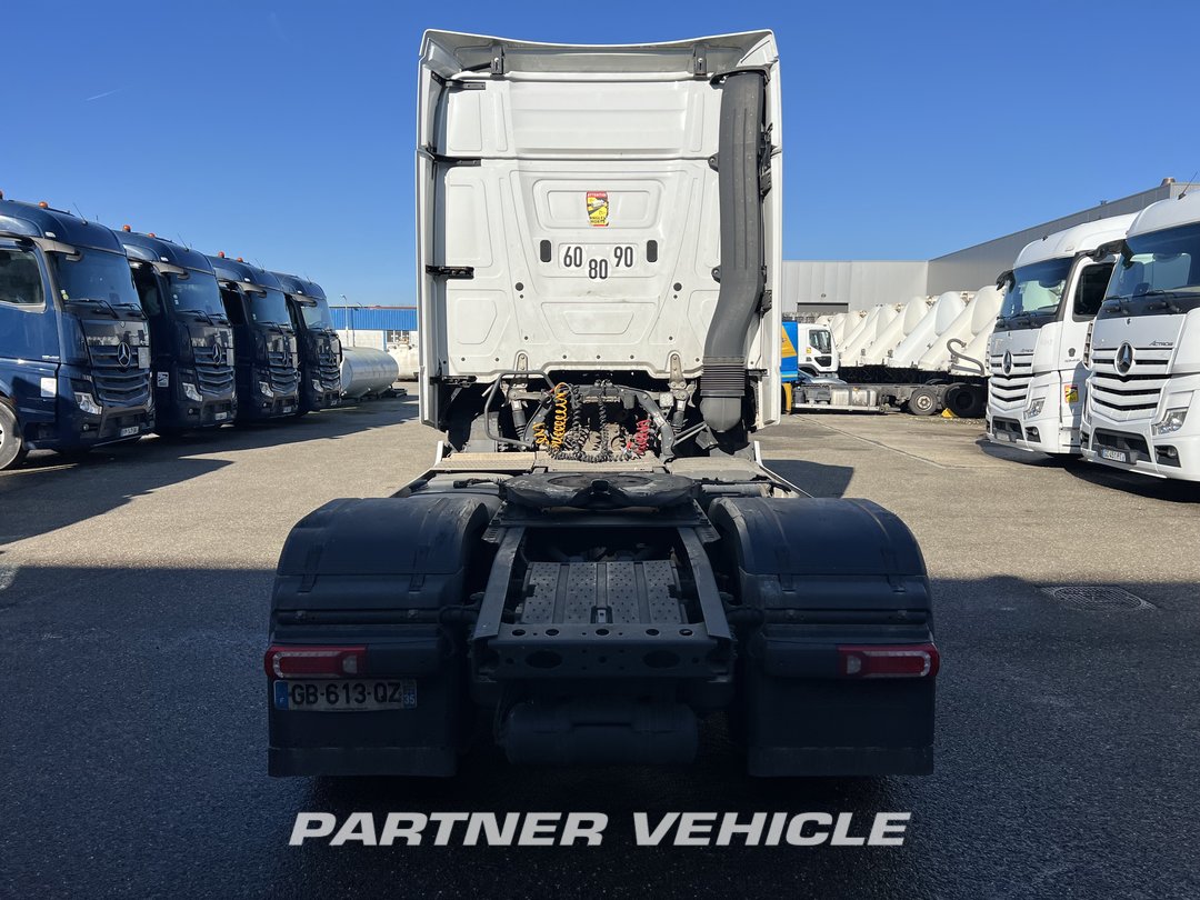 frontLeft : Mercedes Actros 1848 Влекач