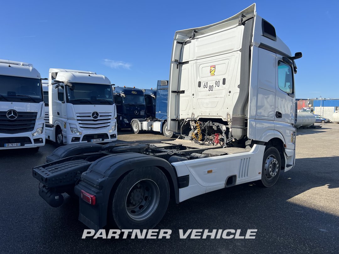 frontLeft : Mercedes Actros 1848 Влекач