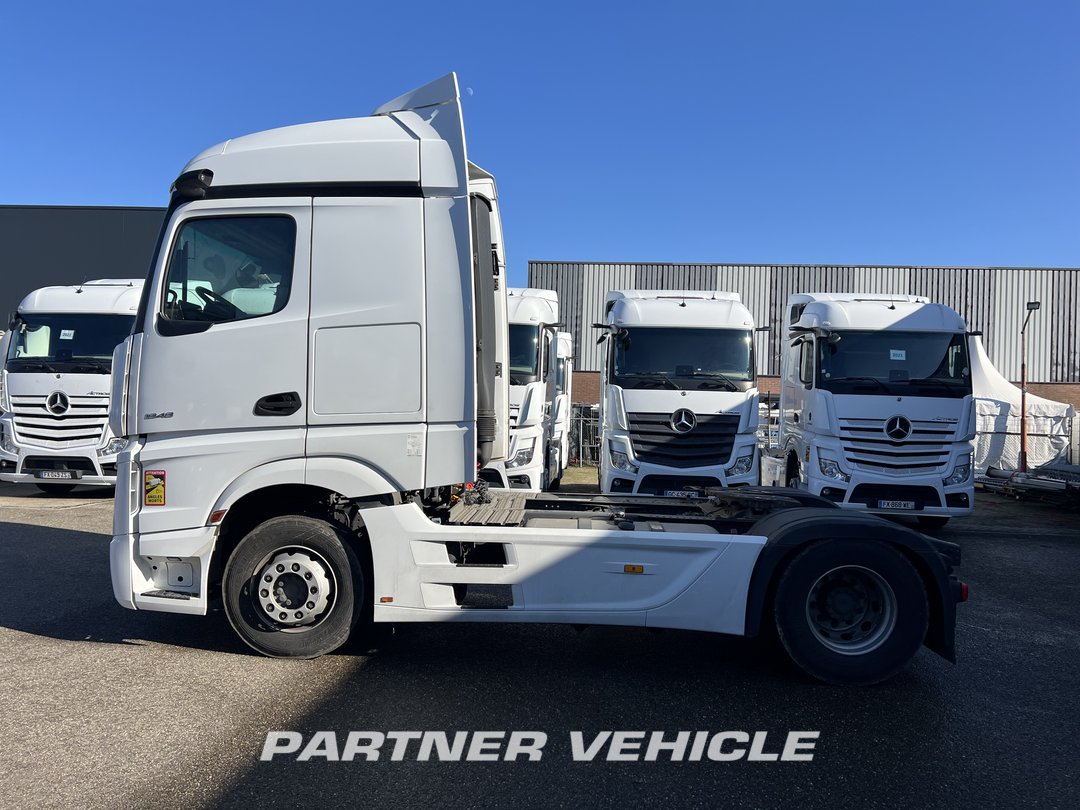 frontLeft : Mercedes Actros 1848 Влекач
