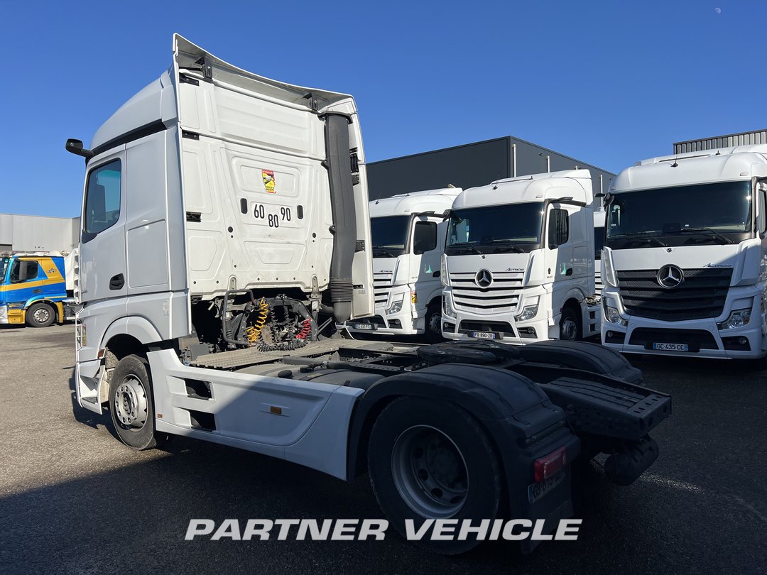 frontLeft : Mercedes Actros 1848 Влекач