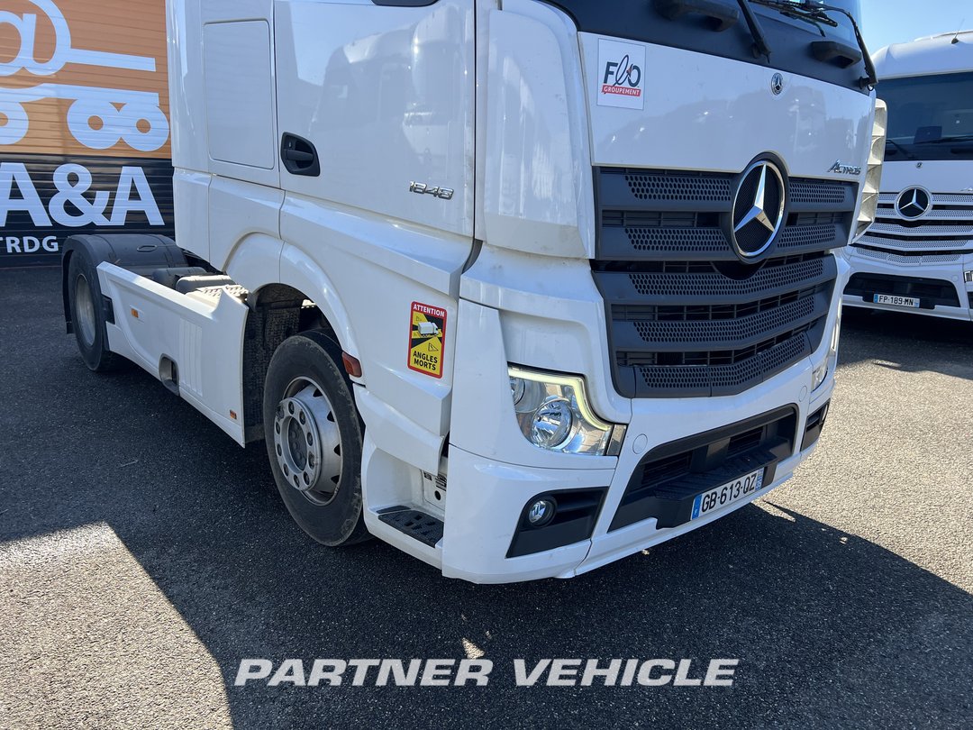 frontLeft : Mercedes Actros 1848 Влекач