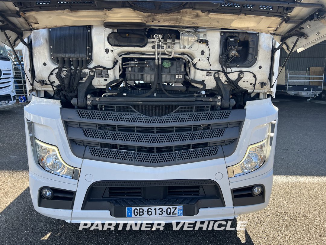 frontLeft : Mercedes Actros 1848 Влекач