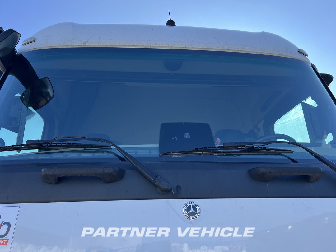 frontLeft : Mercedes Actros 1848 Влекач