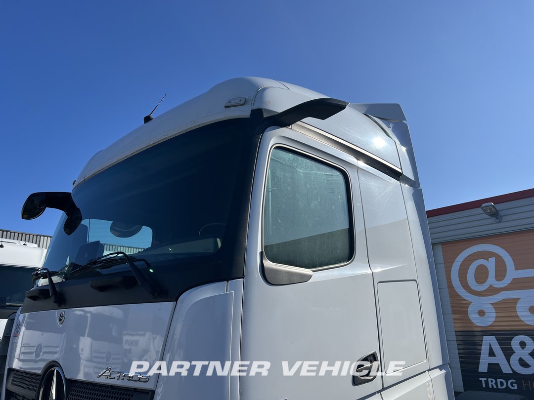 frontLeft : Mercedes Actros 1848 Влекач