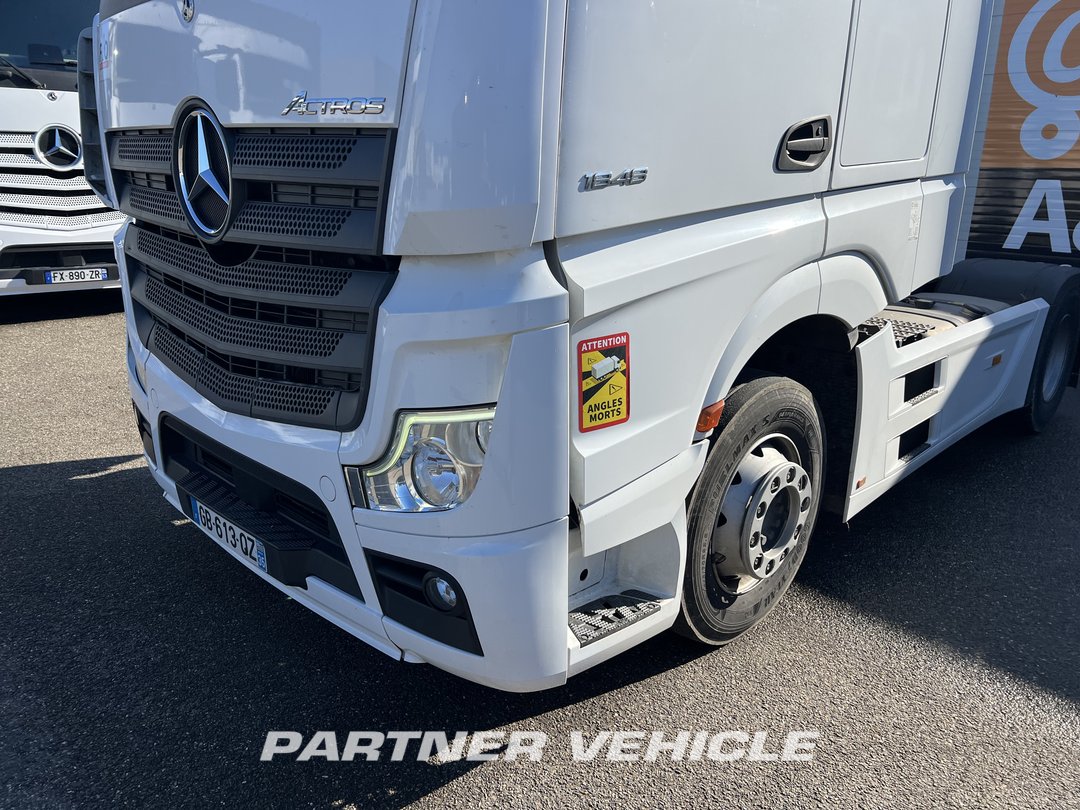 frontLeft : Mercedes Actros 1848 Влекач