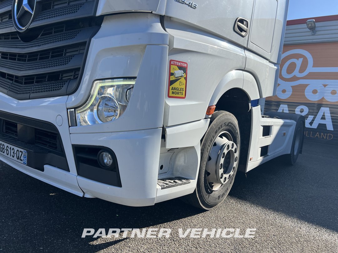 frontLeft : Mercedes Actros 1848 Влекач