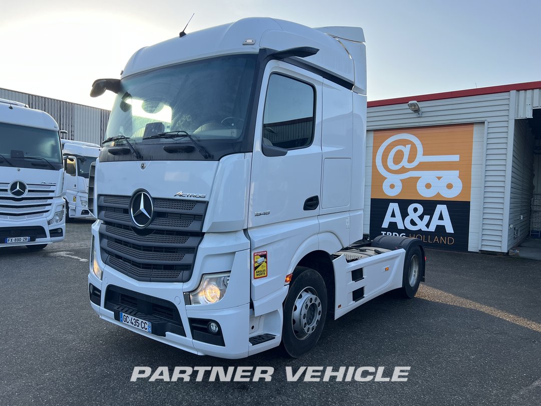 frontLeft : Mercedes Actros 1848 Cap tractor