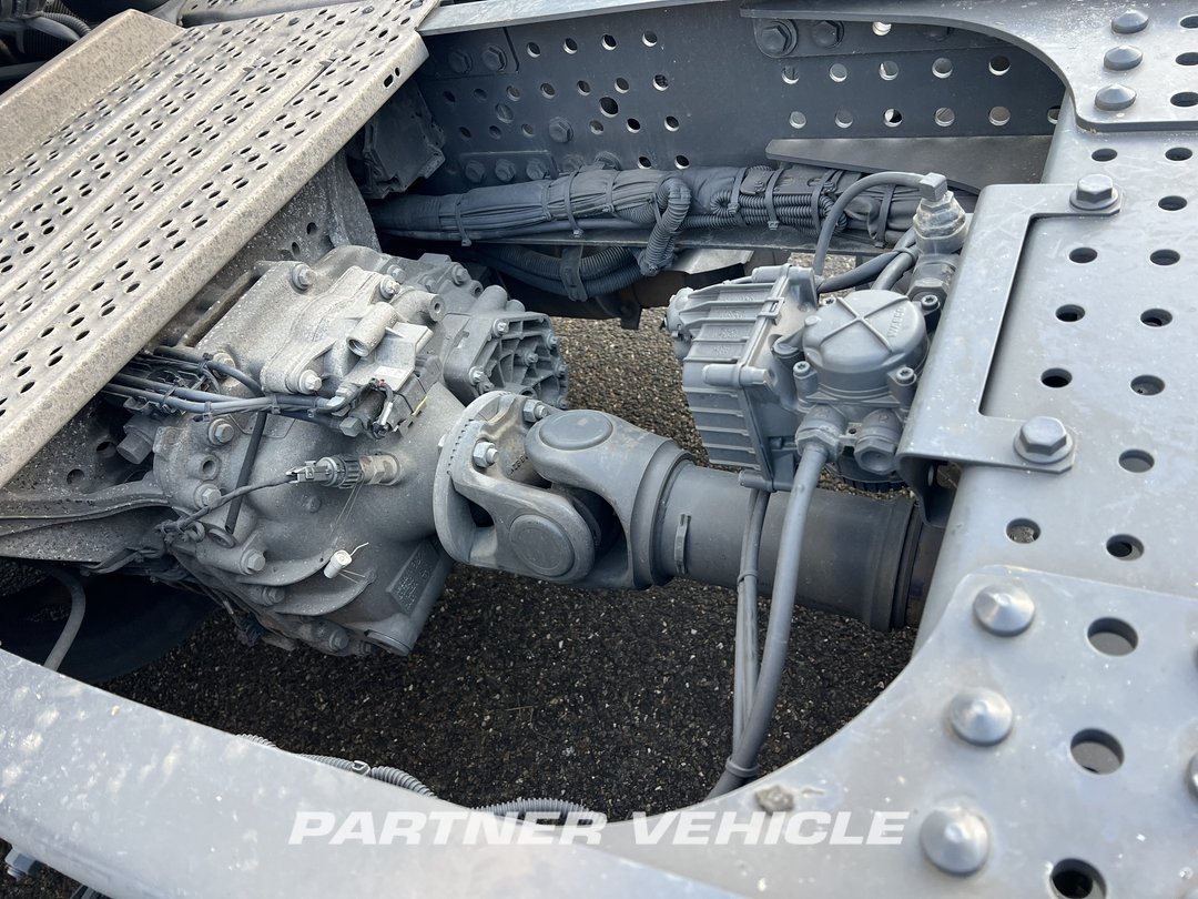 frontLeft : Mercedes Actros 1848 Cap tractor
