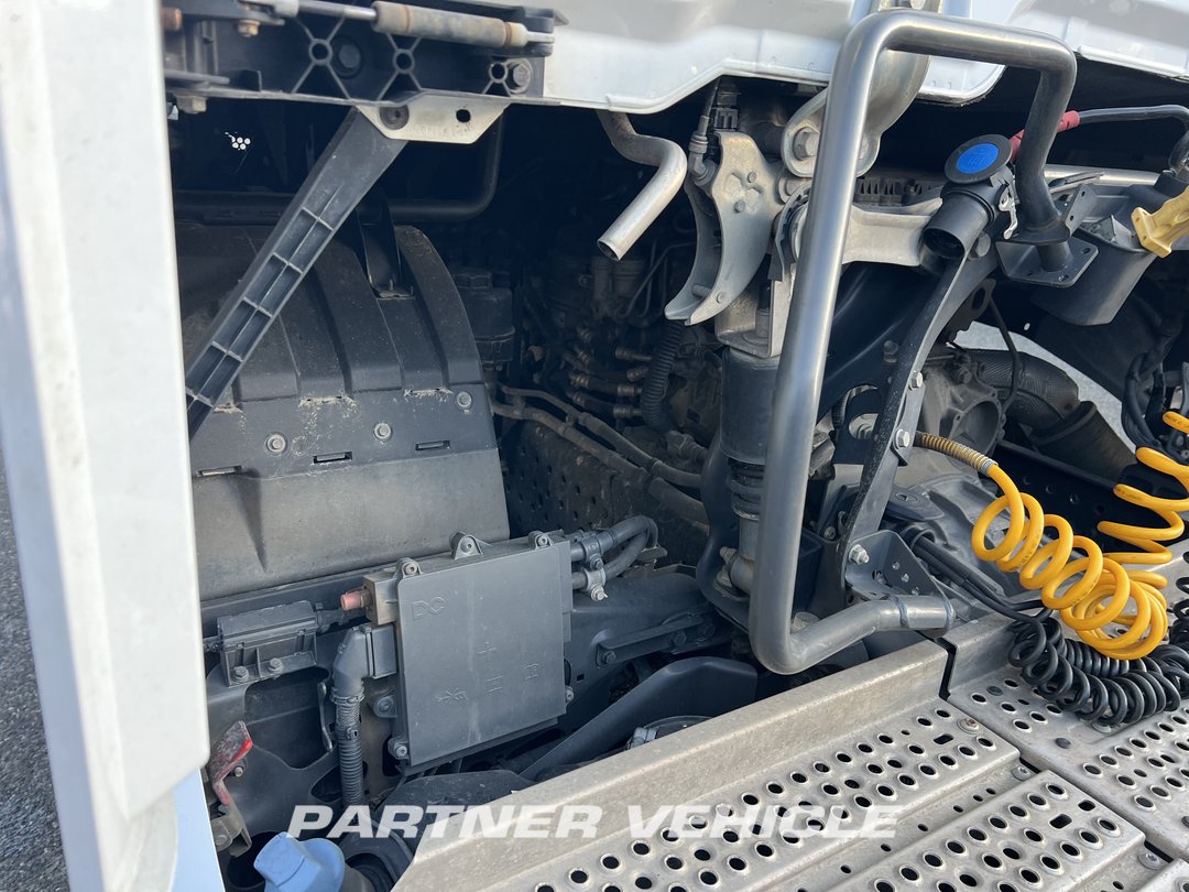 frontLeft : Mercedes Actros 1848 Cap tractor