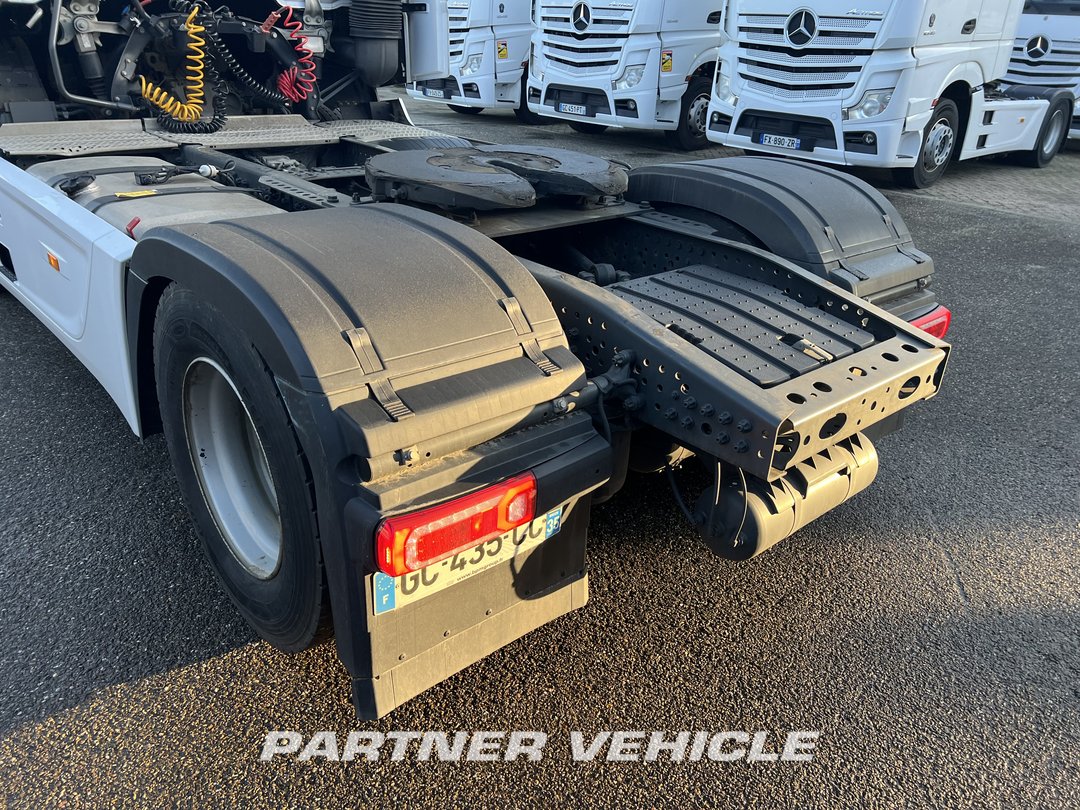 frontLeft : Mercedes Actros 1848 Cap tractor