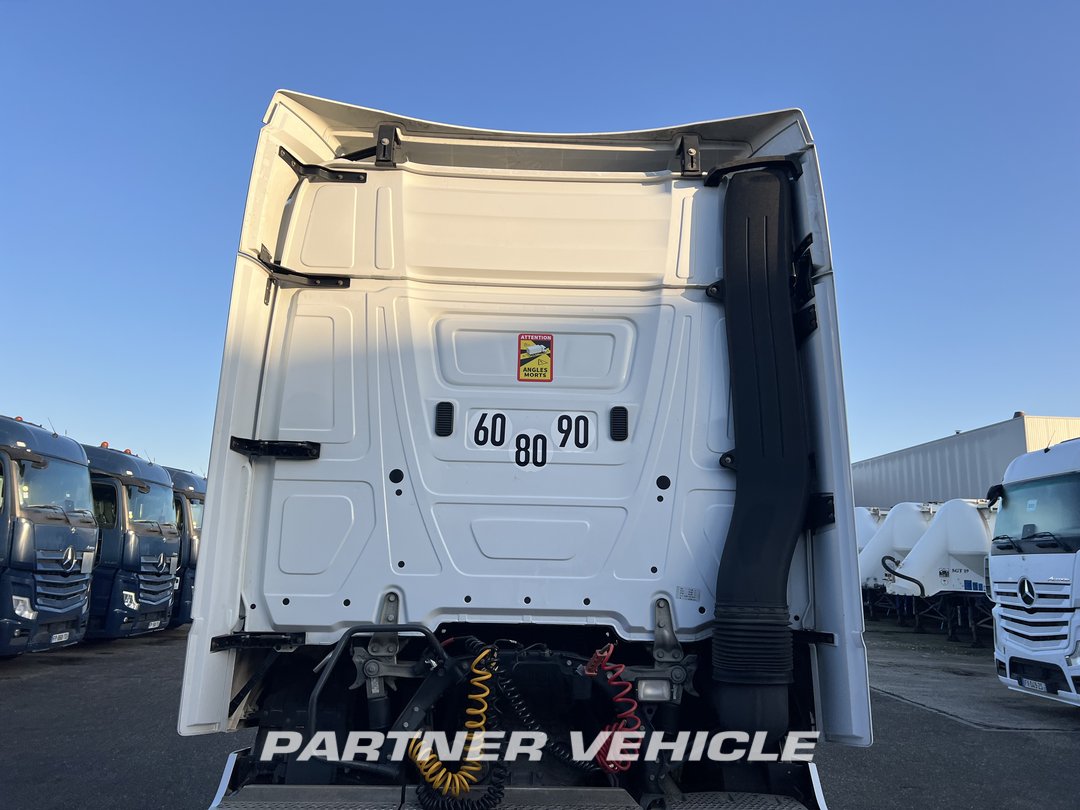 frontLeft : Mercedes Actros 1848 Cap tractor