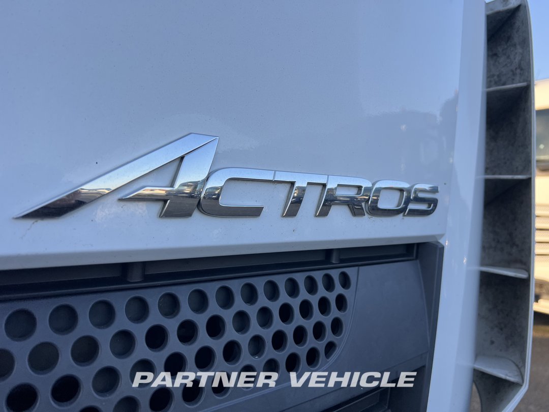 frontLeft : Mercedes Actros 1848 Cap tractor