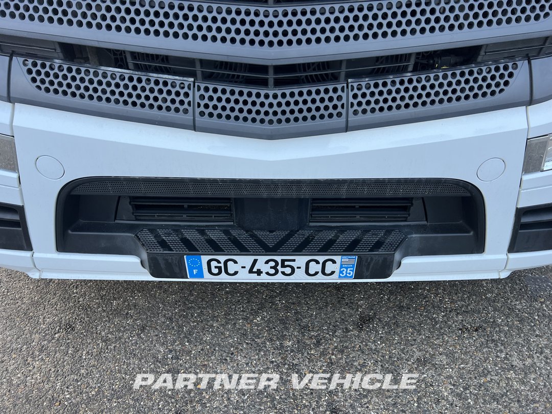 frontLeft : Mercedes Actros 1848 Cap tractor