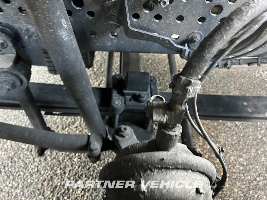 frontLeft : Mercedes Actros 1848 Cap tractor