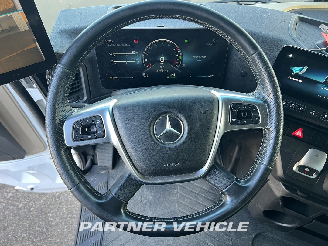 frontLeft : Mercedes Actros 1848 Cap tractor