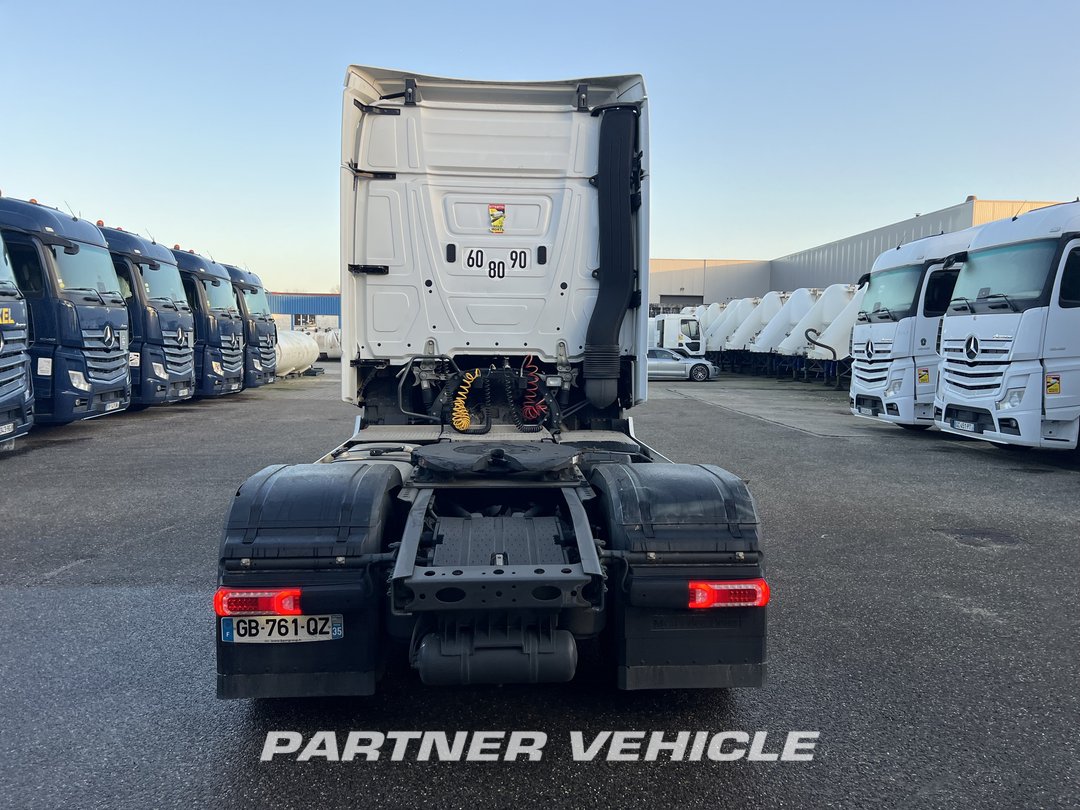 frontLeft : Mercedes Actros 1848 Tractor