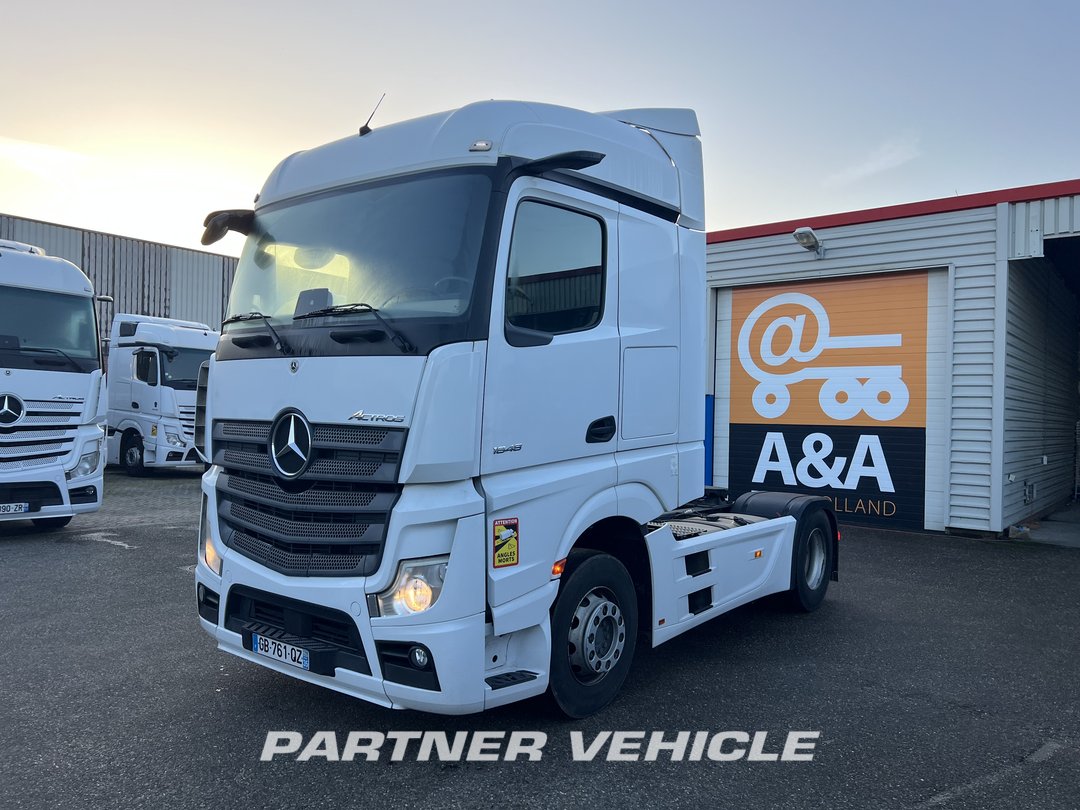 frontLeft : Mercedes Actros 1848 Tractor