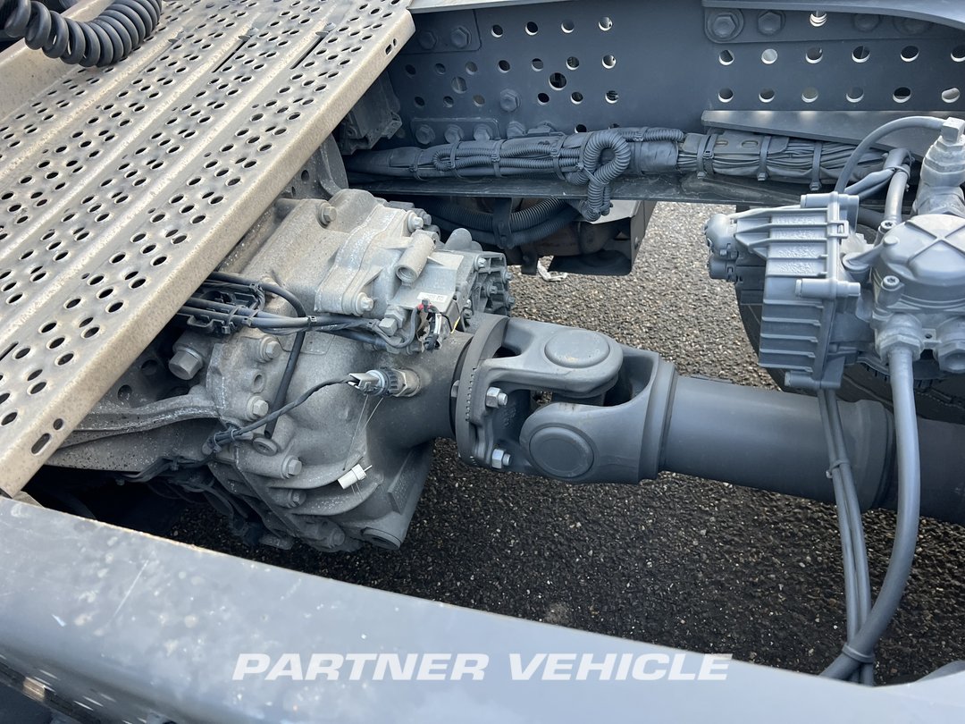 frontLeft : Mercedes Actros 1848 Tractor