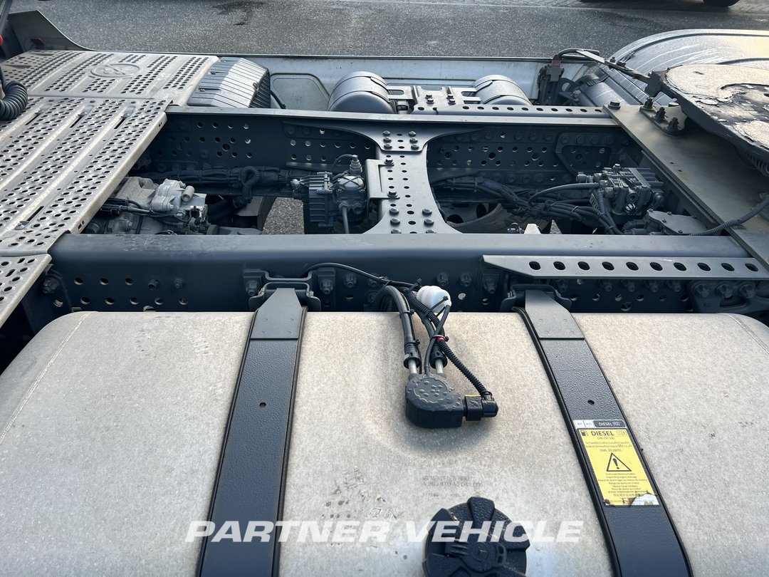 frontLeft : Mercedes Actros 1848 Tractor
