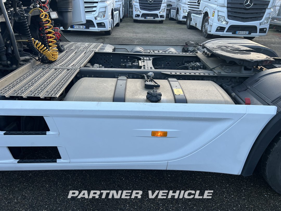 frontLeft : Mercedes Actros 1848 Tractor