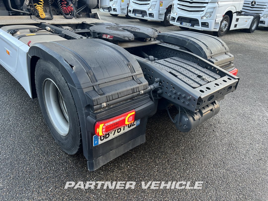 frontLeft : Mercedes Actros 1848 Tractor