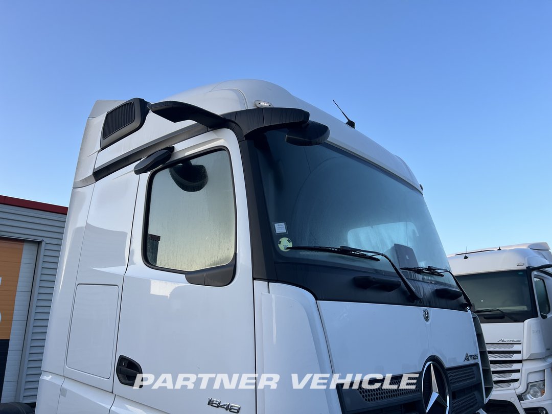 frontLeft : Mercedes Actros 1848 Tractor