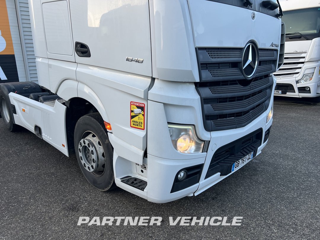 frontLeft : Mercedes Actros 1848 Tractor