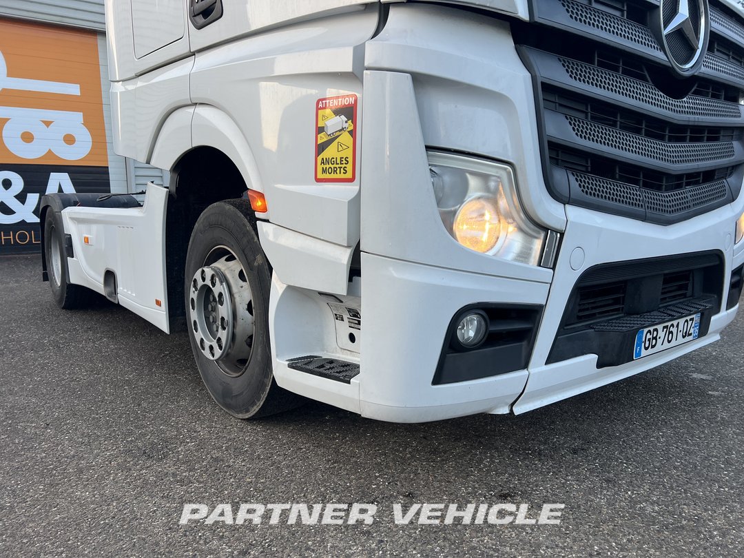 frontLeft : Mercedes Actros 1848 Tractor