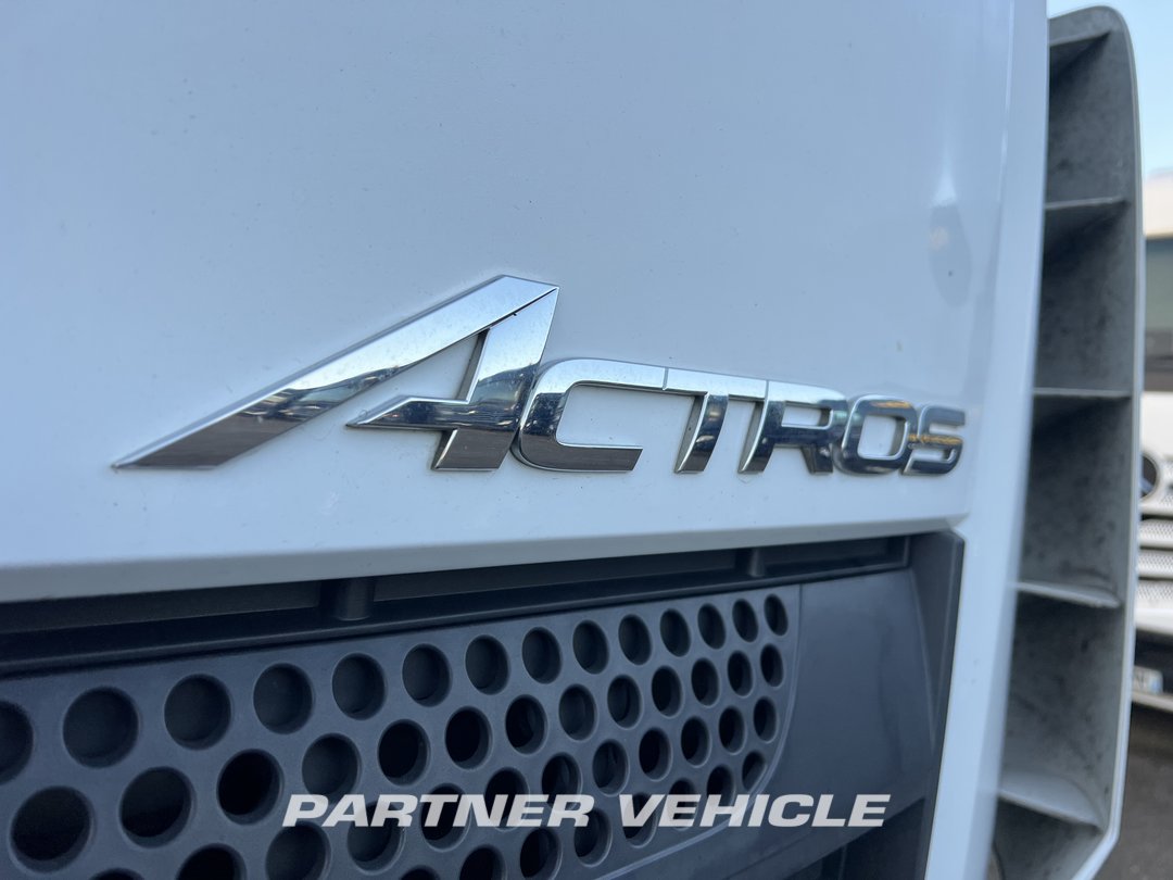 frontLeft : Mercedes Actros 1848 Tractor
