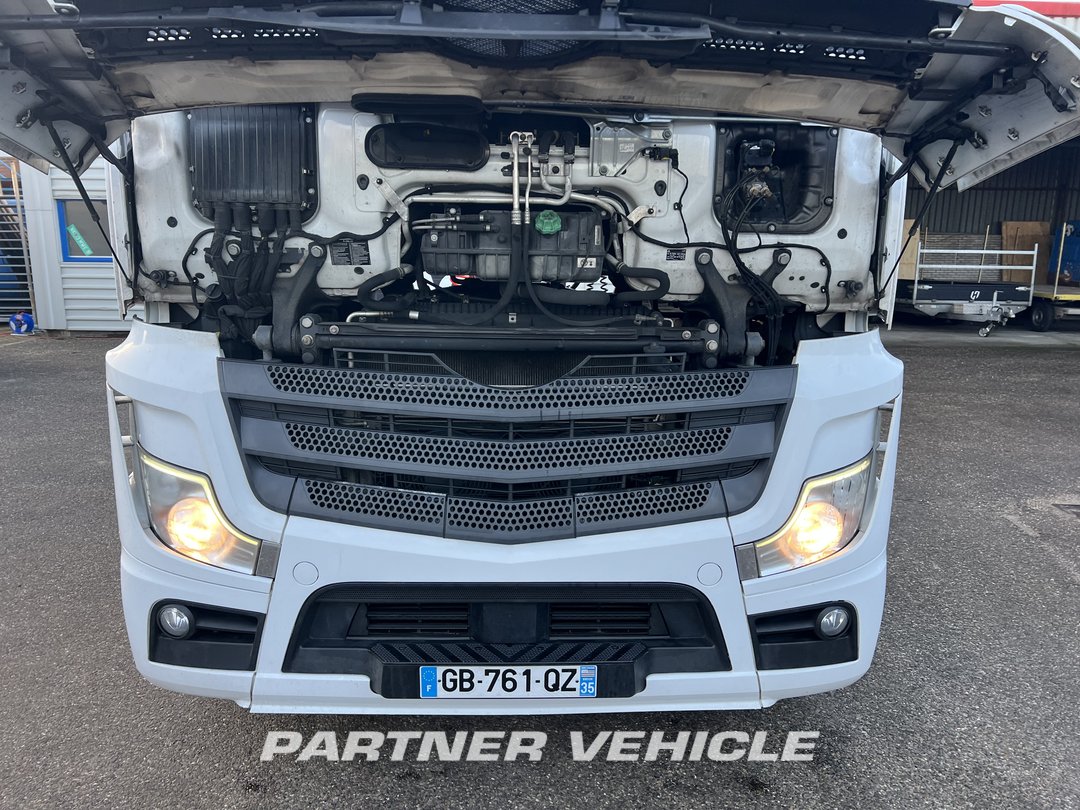 frontLeft : Mercedes Actros 1848 Tractor